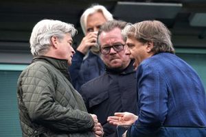 Chelsea: Aficionados abuchearon a Todd Boehly por los malos resultados del equipo