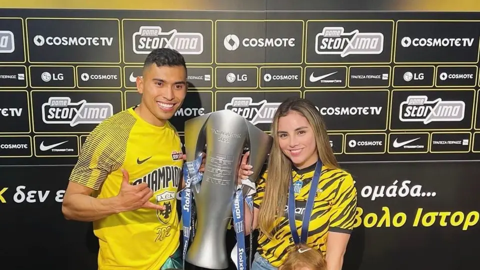 Orbelín Pineda alza su segundo título en Grecia tras el triunfo del AEK en Copa