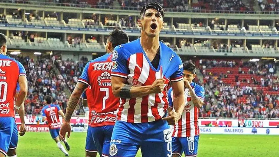 Chivas: Alan Pulido modo Final con la cábala del Rebaño cantando 'Te deseo lo mejor'