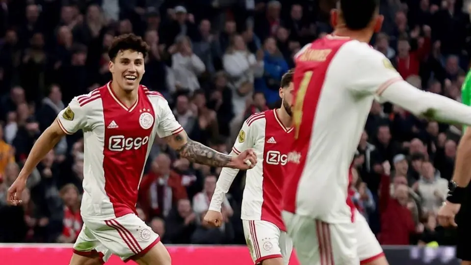 Edson Álvarez asistió en gol de Jorge Sánchez; mexicanos brillan en el triunfo del Ajax