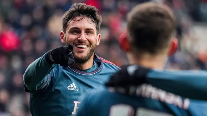 Santi Giménez: Dennis te Kloese reveló que Feyenoord no tiene ofertas por el mexicano