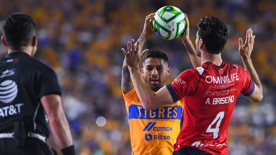 Tigres vs Chivas Final Ida: Aquino agredió a Briseño con 'balonazo' en la cara