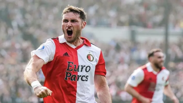 Santiago Giménez anota por octavo partido consecutivo y supera marca de Hugo Sánchez
