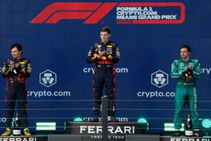 Checo Pérez no pudo con Max Verstappen y queda segundo en el GP de Miami