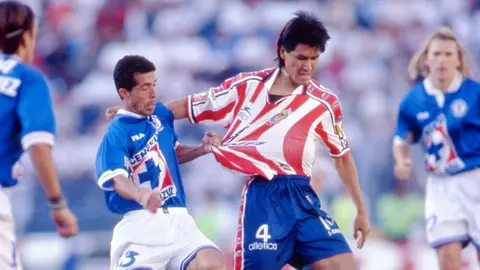 Claudio Suárez ve a Chivas favorito en la Final y les pide asumir esa responsabilidad