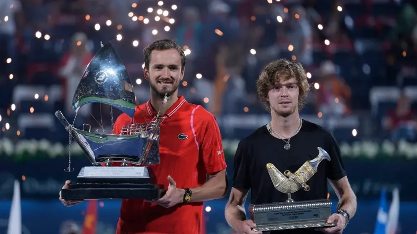Daniil Medvedev y Andrey Rublev | AP