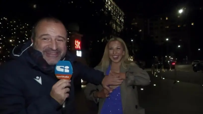 Aficionada del Hearts muestra tatuaje en sus pechos en televisión nacional y se hace viral