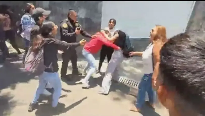 Jóvenes protagonizan pelea a las afueras de La Noria
