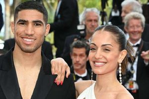 Esposa de Hakimi le pidió el divorcio y la mitad de sus bienes, pero todo está a nombre de su madre