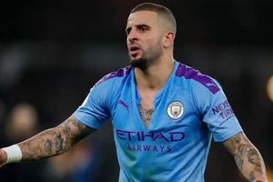 Kyle Walker del Manchester City es 'exhibido' por mostrar sus genitales en un bar en estado de ebriedad