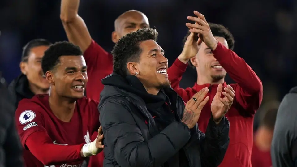 Firmino recibe emotiva despedida de la afición del Liverpool