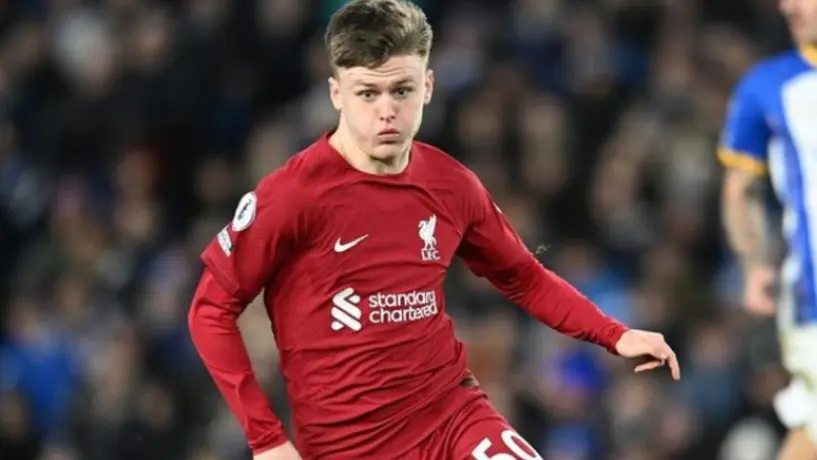 Ben Doak, jugador de las inferiores del Liverpool, colapsó en pleno partido