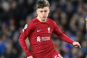 Ben Doak, jugador de las inferiores del Liverpool, colapsó en pleno partido