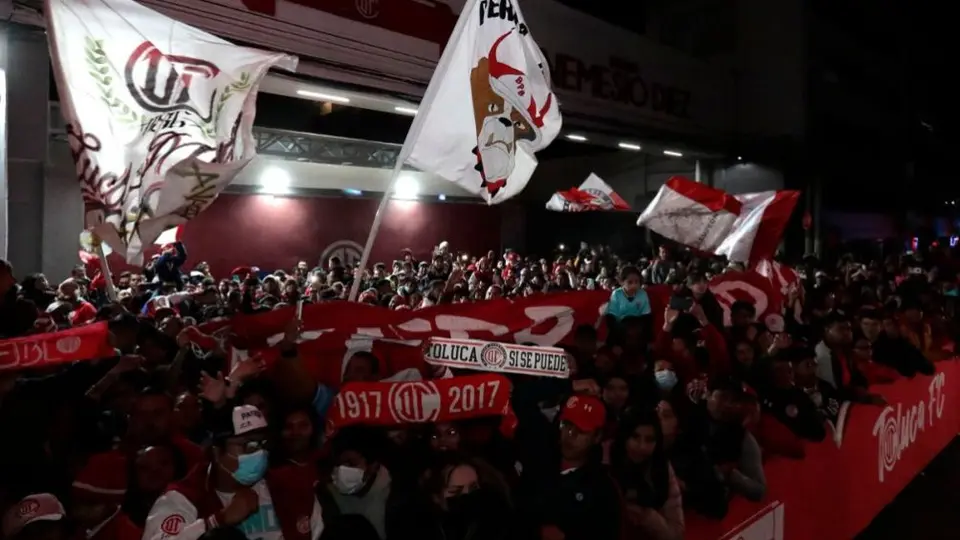 Toluca: Aficionados cantaron "Las Mañanitas" en el Nemesio Diez para festejar aniversario