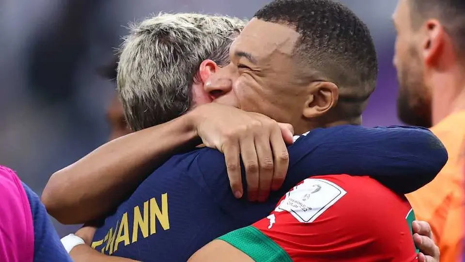 Mbappé consoló a Griezmann tras no haber sido elegido capitán de Francia