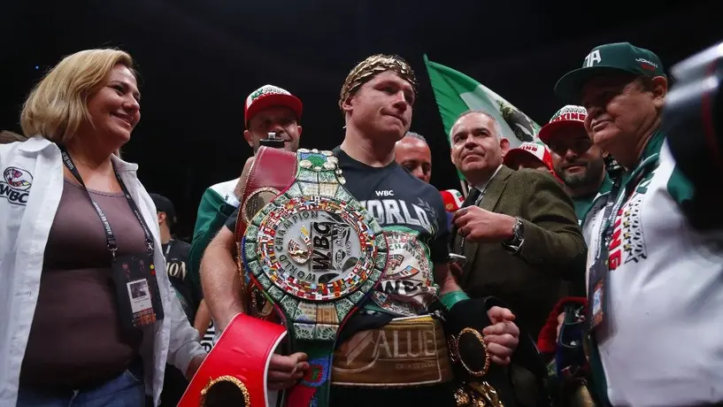 Canelo Álvarez a sus detractores: 'Ahí está, para los que dicen que no me quieren'