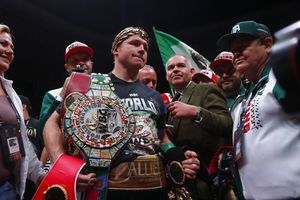 Canelo Álvarez a sus detractores: 'Ahí está, para los que dicen que no me quieren'