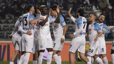 Chucky Lozano fue titular en el triunfo del Napoli sobre el Empoli