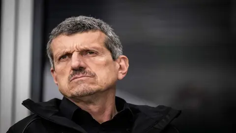 Fórmula 1: Gunther Steiner asegura que 'hay una buena carrera entre Checo y Max'