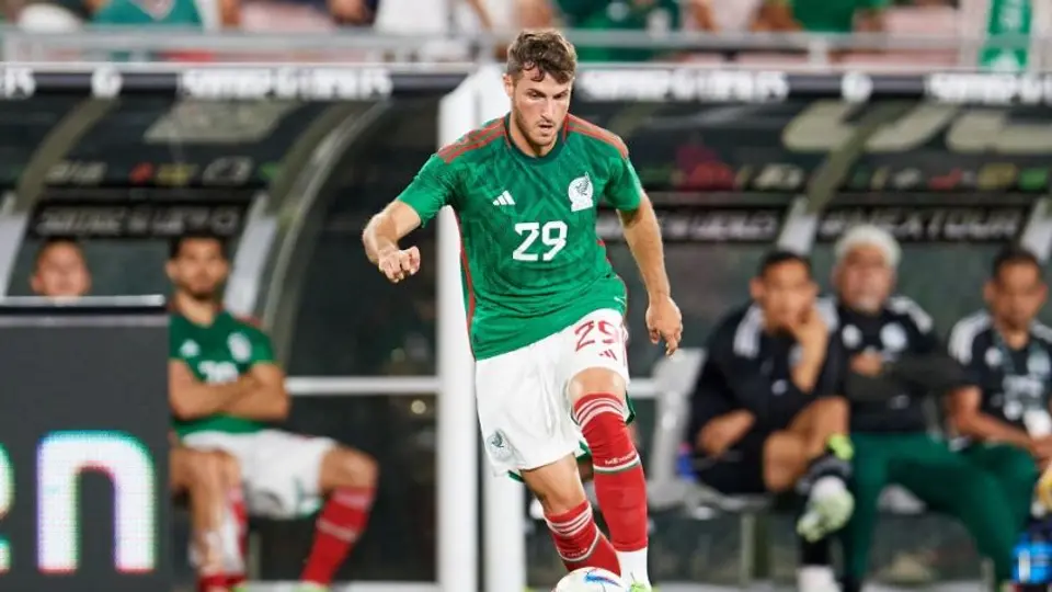 Santiago Giménez: Chaco lo visitará en Países Bajos para verlo jugar