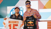 Checo Pérez y Patrick Mahomes intercambian uniformes previo al GP de Miami