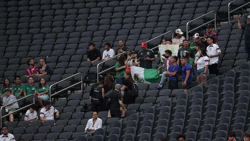 Selección Mexicana: La afición no perdona al Tri y no llena el estadio en Arizona