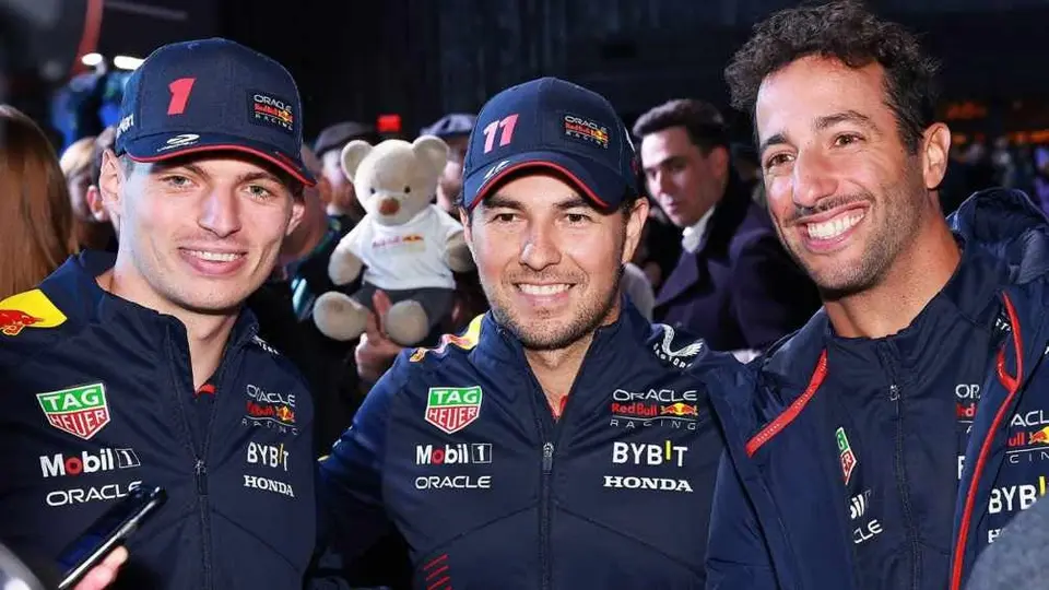 Daniel Ricciardo se deshizo en elogios hacia Checo Pérez: 'Es un privilegio verlo trabajar'