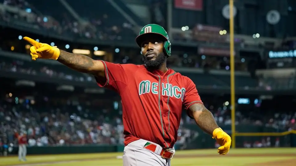 Clásico Mundial de Beisbol: Randy Arozarena da autógrafos en pleno partido
