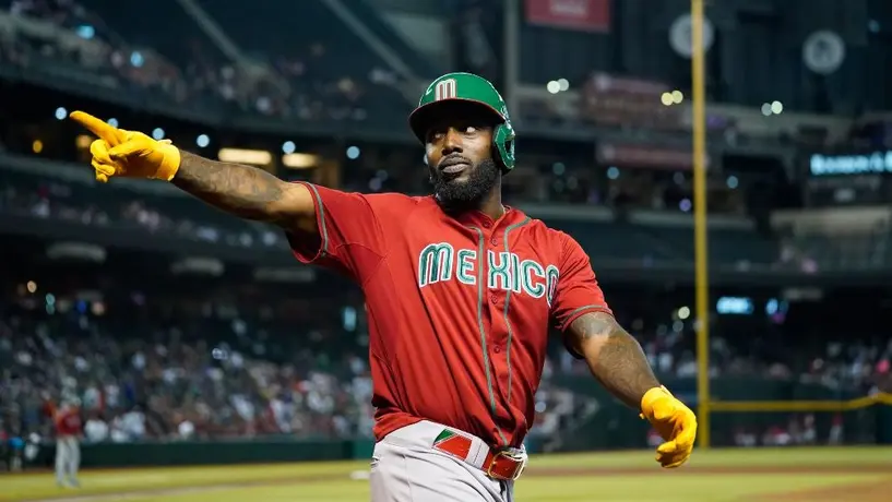 Clásico Mundial de Beisbol: Randy Arozarena da autógrafos en pleno partido
