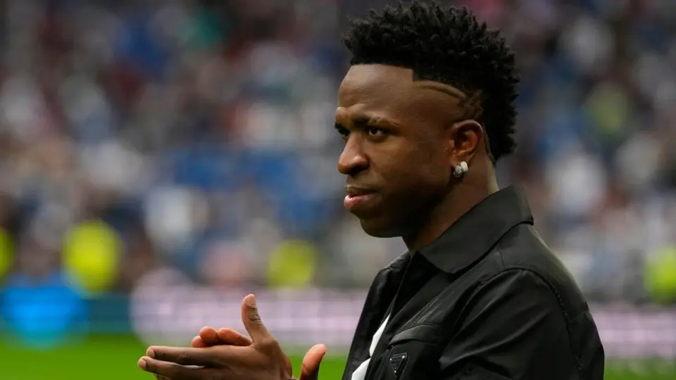 Vinicius es baja del Real Madrid ante el Sevilla en LaLiga por molestias en la rodilla
