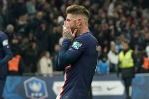 Sergio Ramos empujó a un fotógrafo al final del PSG-Bayern