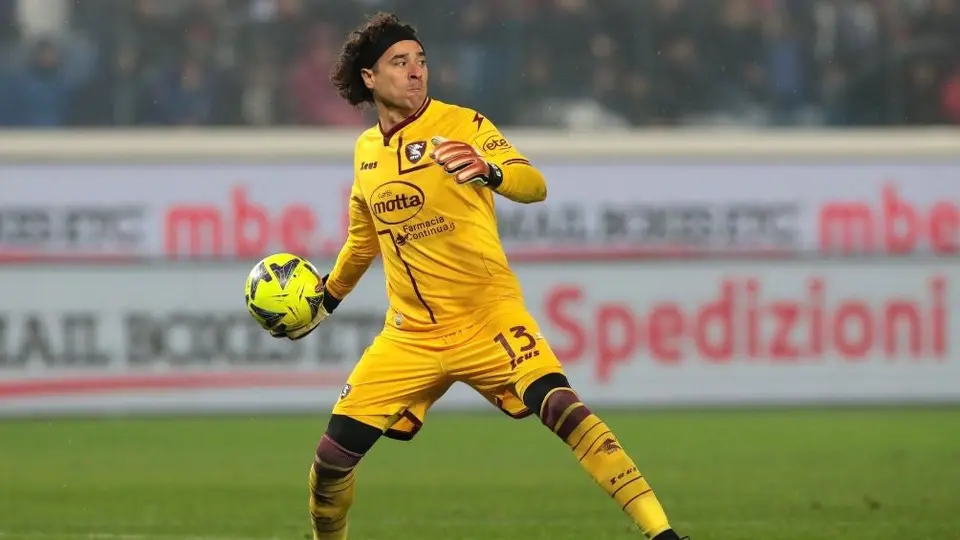 Memo Ochoa, en el XI ideal del mes de abril de las cinco ligas más importantes