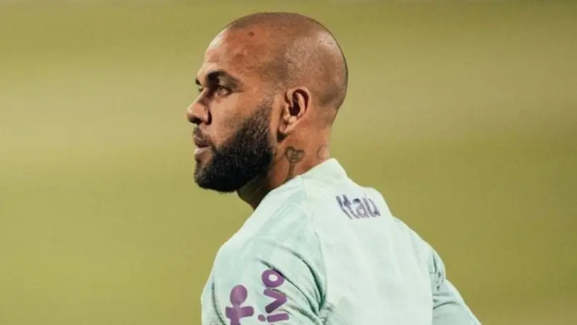 Defensa de Dani Alves vuelve a pedir libertad para el jugador