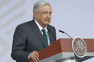 AMLO reaparece públicamente tras ser diagnosticado con covid-19: 'Al que mataron goza de cabal salud'