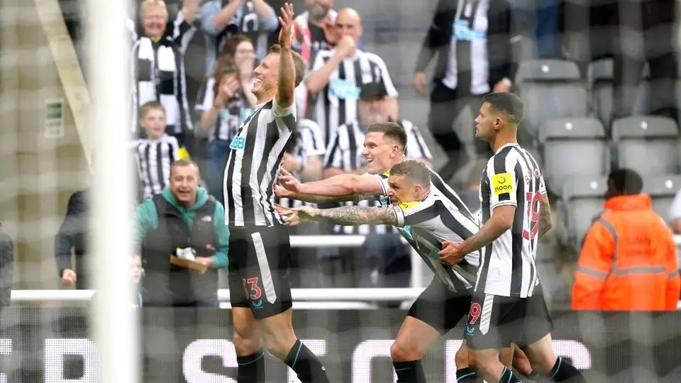 Newcastle clasificó a la Champions League por primera vez en 20 años tras empatar con Leicester