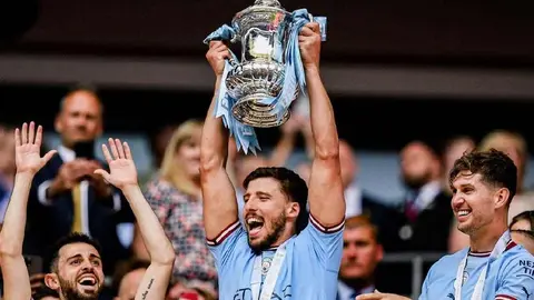 Rubén Dias, campeón con Manchester City, vacaciona en México