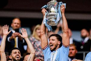 Rubén Dias, campeón con Manchester City, vacaciona en México
