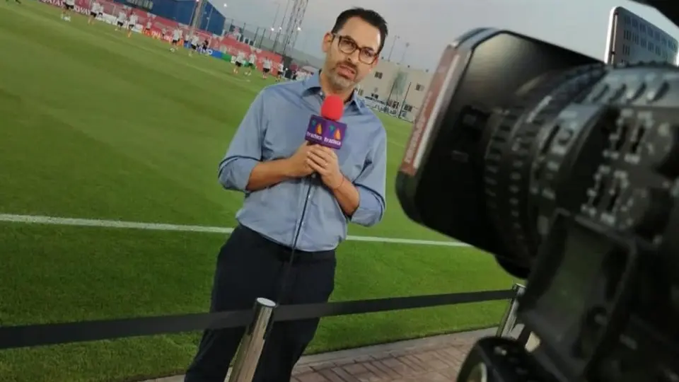 Esposa de Álvaro López Sordo lo regaña en televisión abierta: 'Platicamos en la casa'