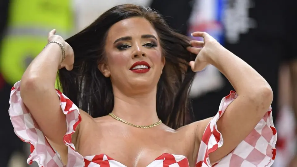 Ivana Knoll, ‘la novia del Mundial’, posó con diminuto traje de baño en Francia