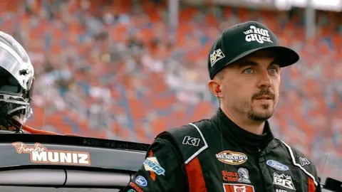 Frankie Muniz, protagonista de Malcom el de en medio, es líder en el Arca Menard Series de NASCAR