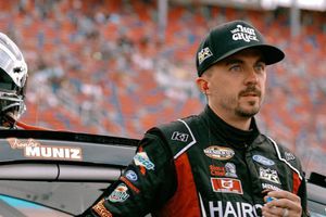 Frankie Muniz, protagonista de Malcom el de en medio, es líder en el Arca Menard Series de NASCAR