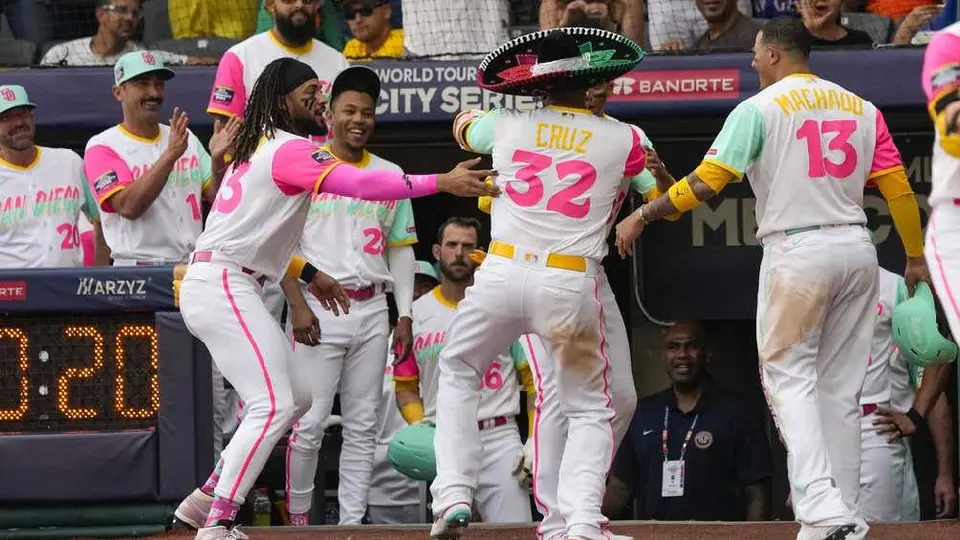 MLB en México: Padres derrota a Giants en un juego de una lluvia de cuadrangulares