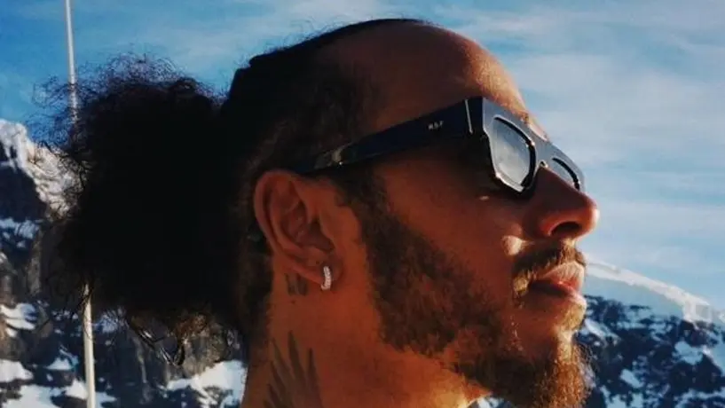Lewis Hamilton disfruta de sus vacaciones en la Antártida con celebridades de Hollywood