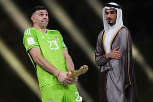 Dibu Martínez: Ponen a la venta funko con el gesto que hizo el guardameta en el Mundial