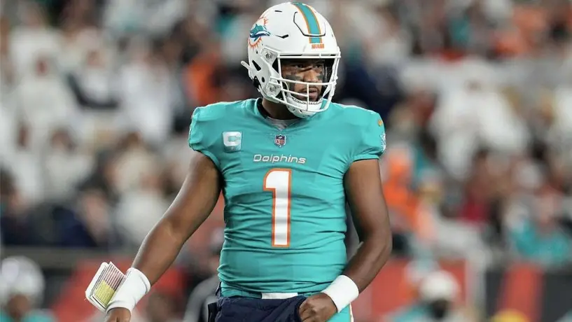 NFL: Miami Dolphins ejerce la opción de quinto año con Tua Tagovailoa