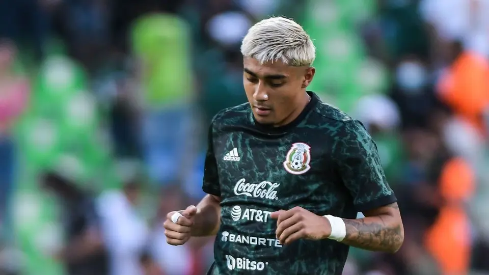 Julián Araujo no fue registrado en Barcelona por 18 segundos