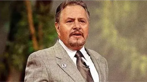¿Dónde ver la serie que promete revelar quién mató a Paco Stanley?