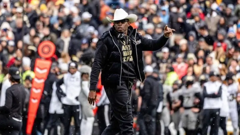 Deion Sanders, leyenda de la NFL, en riesgo de perder el pie izquierdo