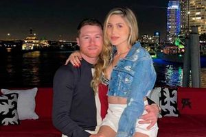 Canelo Álvarez disfrutó de sus lujosas vacaciones de invierno esquiando