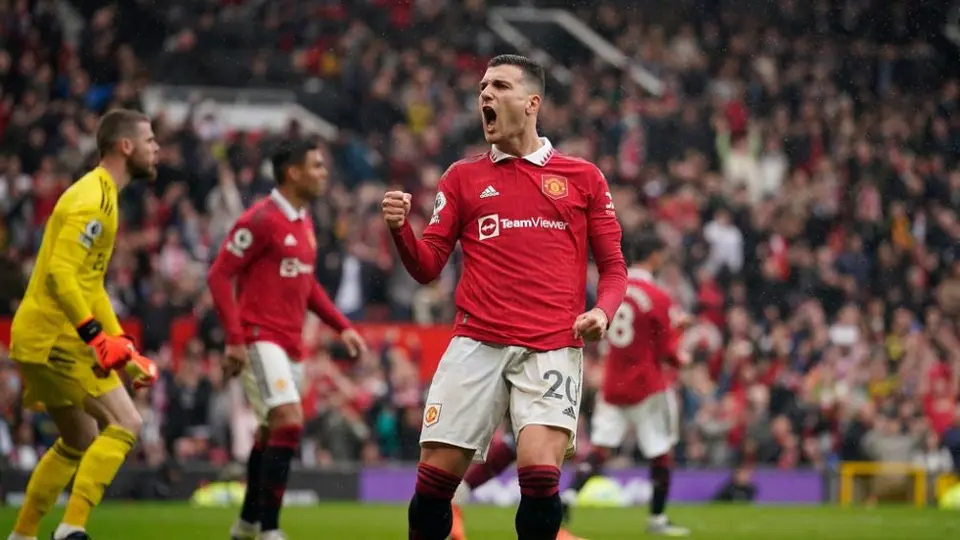 Premier League: Manchester United derrota al Aston Villa y presiona por Champions League